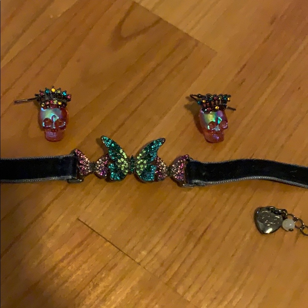 Betsy Johnson Jewelry Set. Choker and Earrings